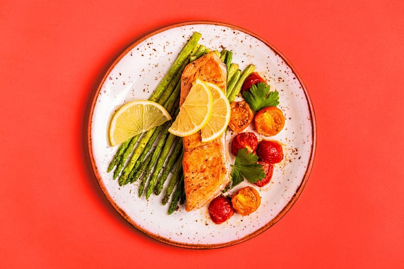 SociaLyme Recette saumon grillé asperges et tomates
